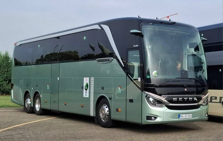 Bus Medium 33 Seat