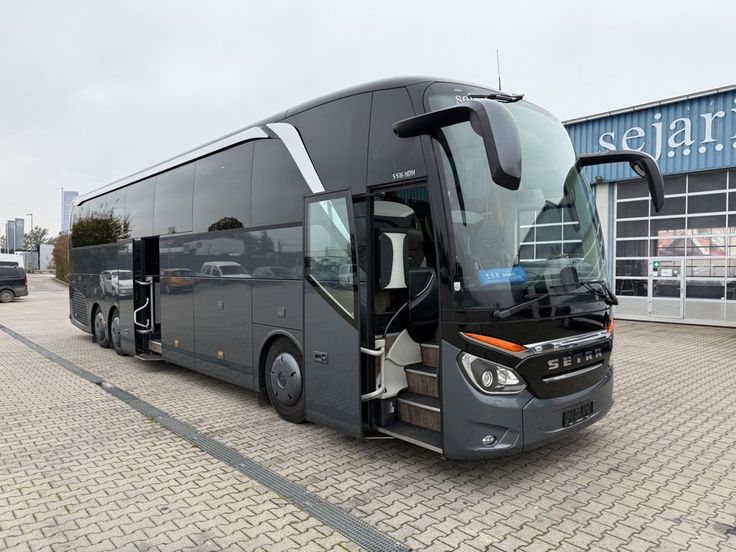 Bus Big 47 Seat
