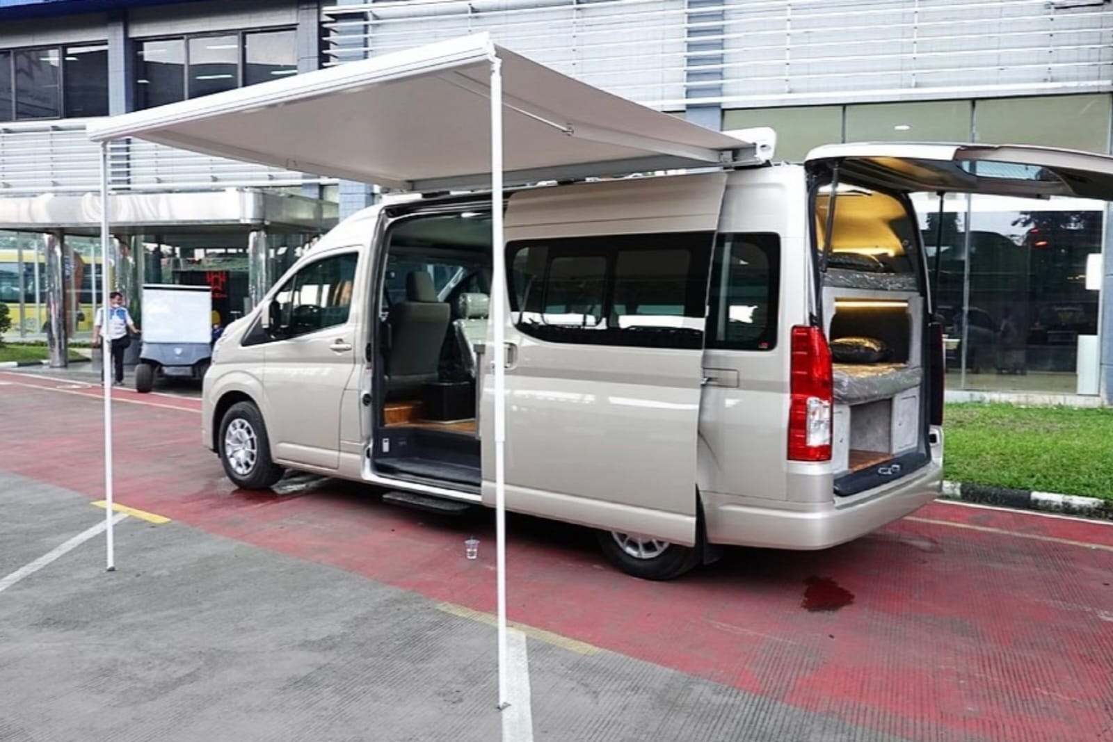 Toyota Hiace Custom